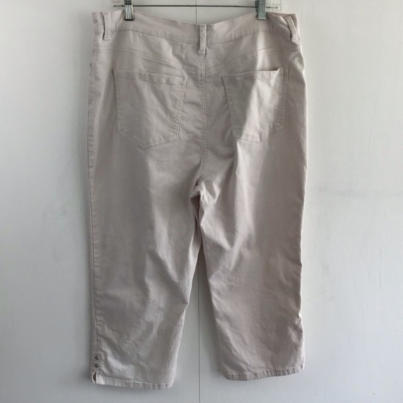 Gloria Vanderbilt Amanda All Around Slimming Effect Capri size 16. - Picture 4 of 10